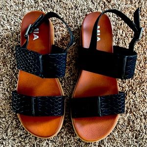 MIA Felicia Sandal. NWT. 6.5